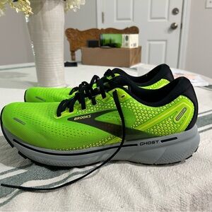 Bright green men’s brooks ghost 14